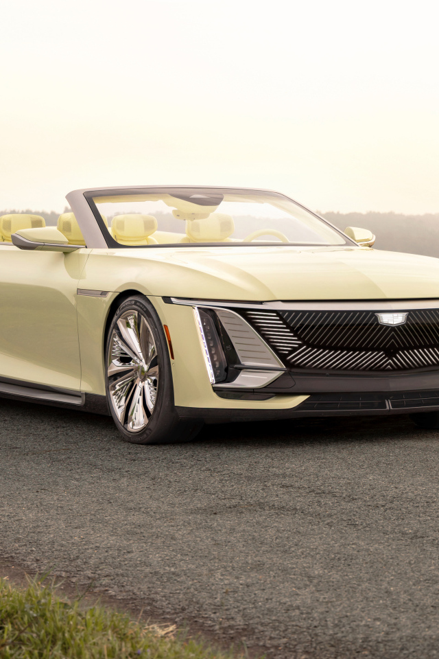 Желтый Cadillac Sollei Concept вид спереди