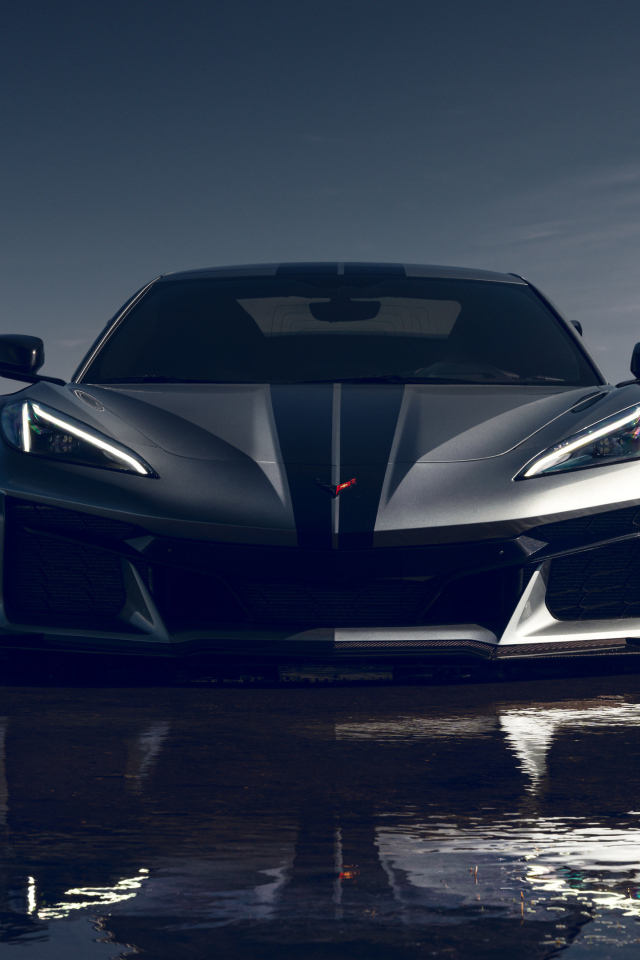 Вид спереди на автомобиль Chevy Corvette Z06