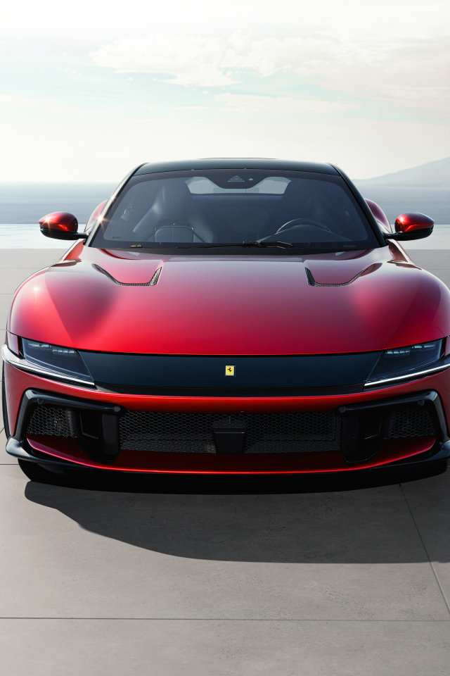 Красный автомобиль  Ferrari 12Cilindri 2024 года вид спереди