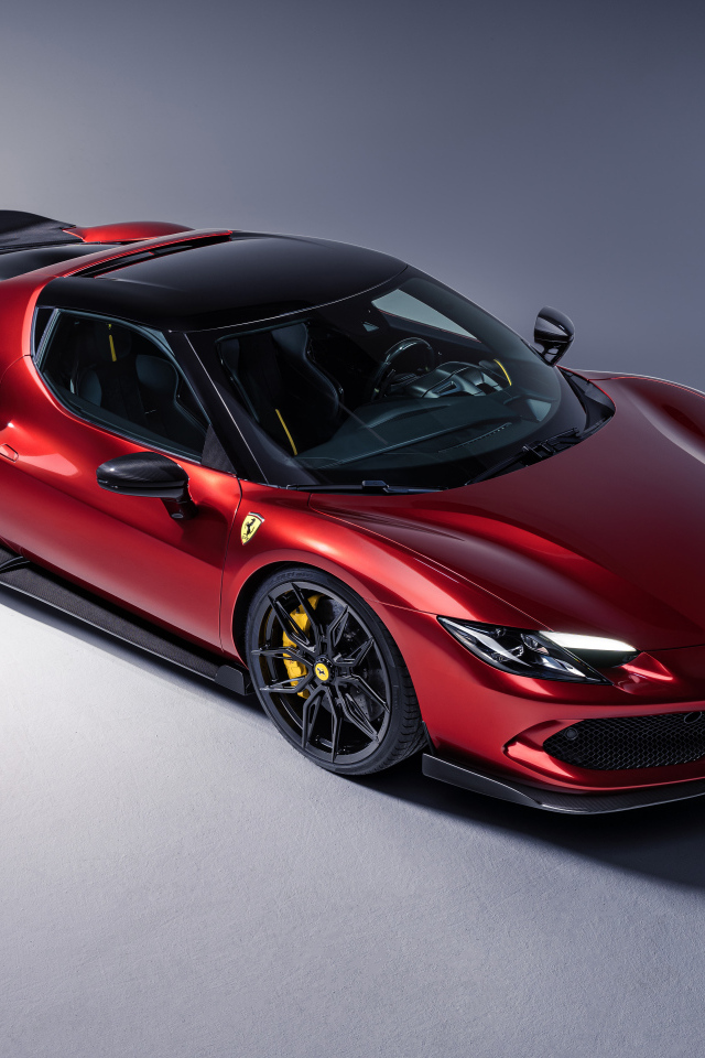 Вид сверху на красный автомобиль Novitec Ferrari 296 GTB Aero 2024 года