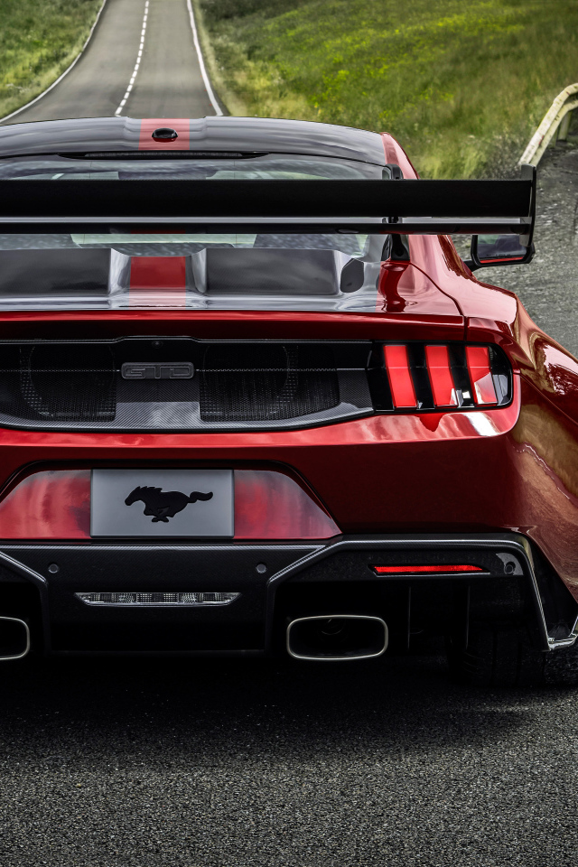 Вид сзади на автомобиль Ford Mustang GTD Performance Pack 2025 года