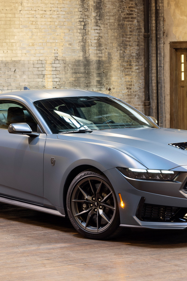 Вид спереди на автомобиль Ford Mustang Dark Horse Matte Clear Film 2024 года