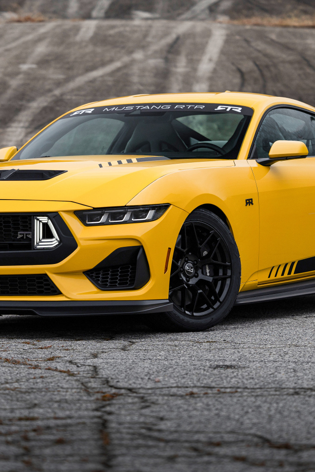 Желтый автомобиль RTR Ford Mustang S650  2024 года