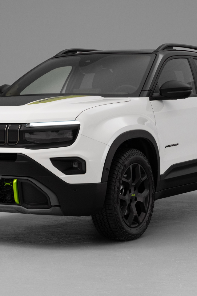 Белый внедорожник Jeep Avenger 4xe 2024 года