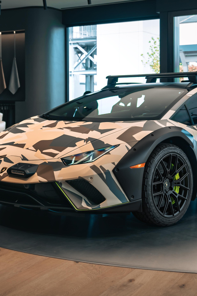 Автомобиль  Lamborghini Huracán Sterrato All-Terrain Ad Personam 2024  года в доме