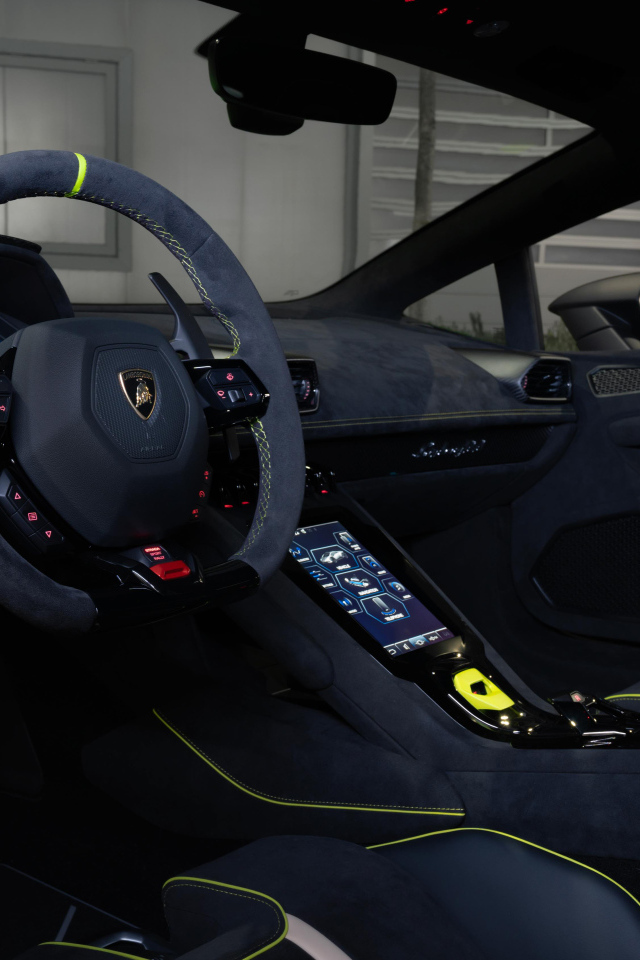 Черный салон автомобиля Lamborghini Huracán Sterrato All-Terrain Ad Personam 2024 года