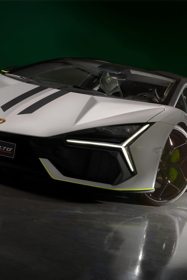 Вид спереди на автомобиль  Lamborghini Revuelto At Lamborghini Arena 2024 года