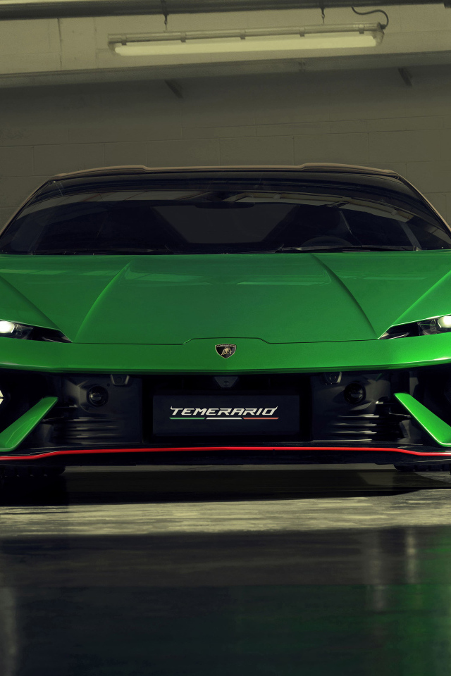 Вид спереди на зеленый спорткар Lamborghini Temerario Alleggerita