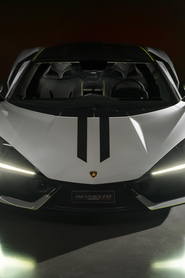 Автомобиль  Lamborghini Revuelto Ad Personam 2024 года вид спереди