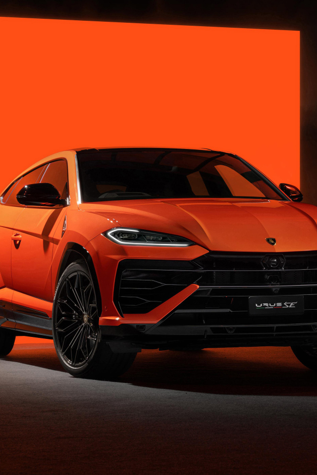 Большой внедорожник Lamborghini Urus SE Plug-In Hybrid