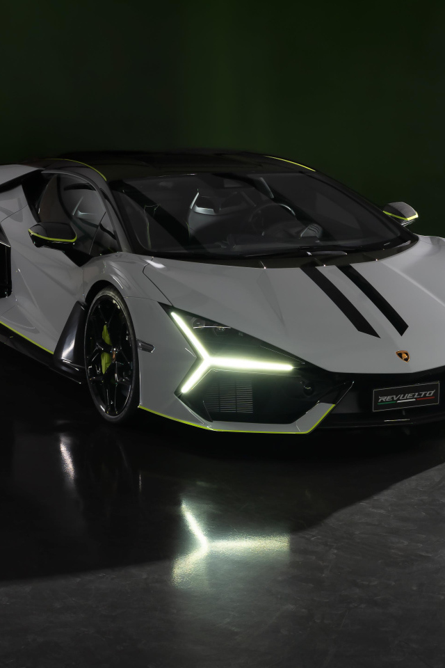 Новый автомобиль  Lamborghini Revuelto At Lamborghini Arena 2024 года