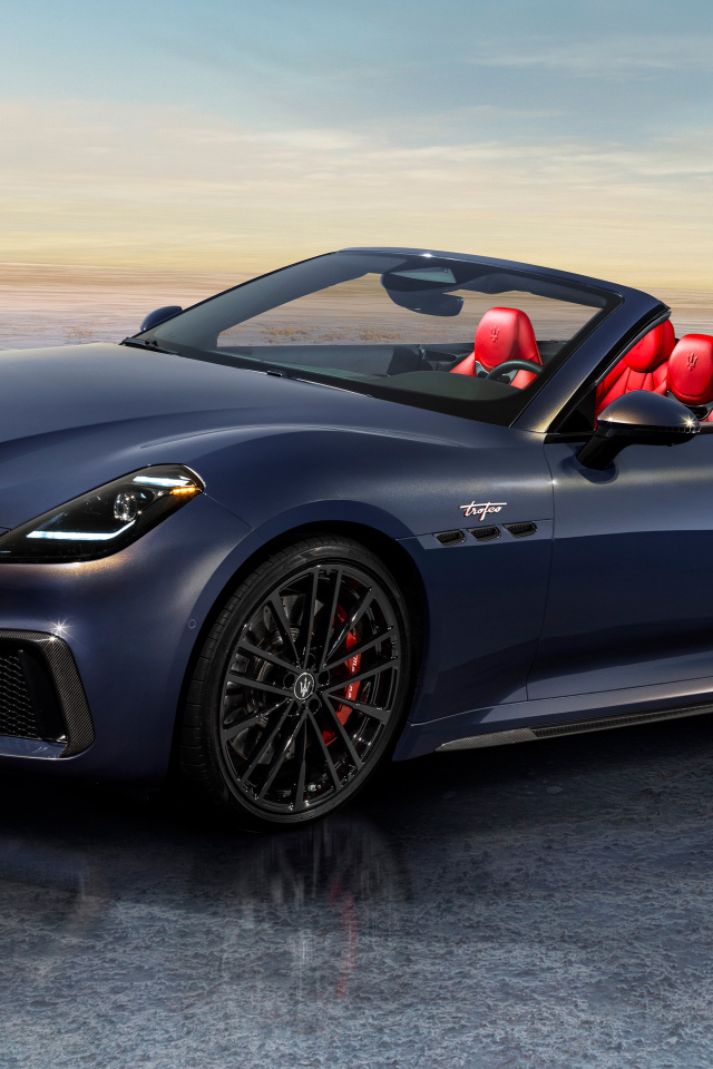 Дорогой автомобиль Maserati GranCabrio Trofeo 2024 года