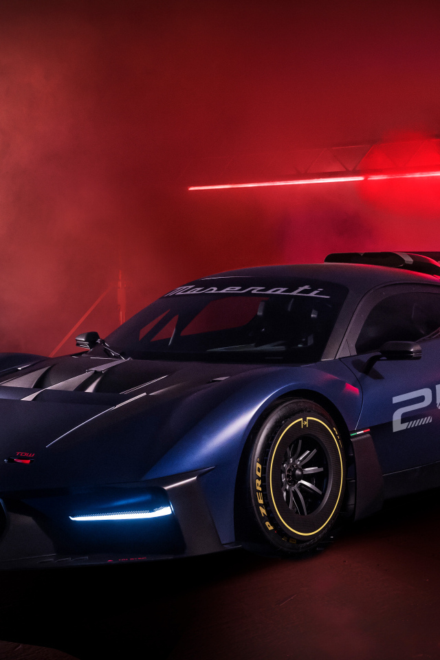 Дорогой спортивный автомобиль Maserati MCXtrema