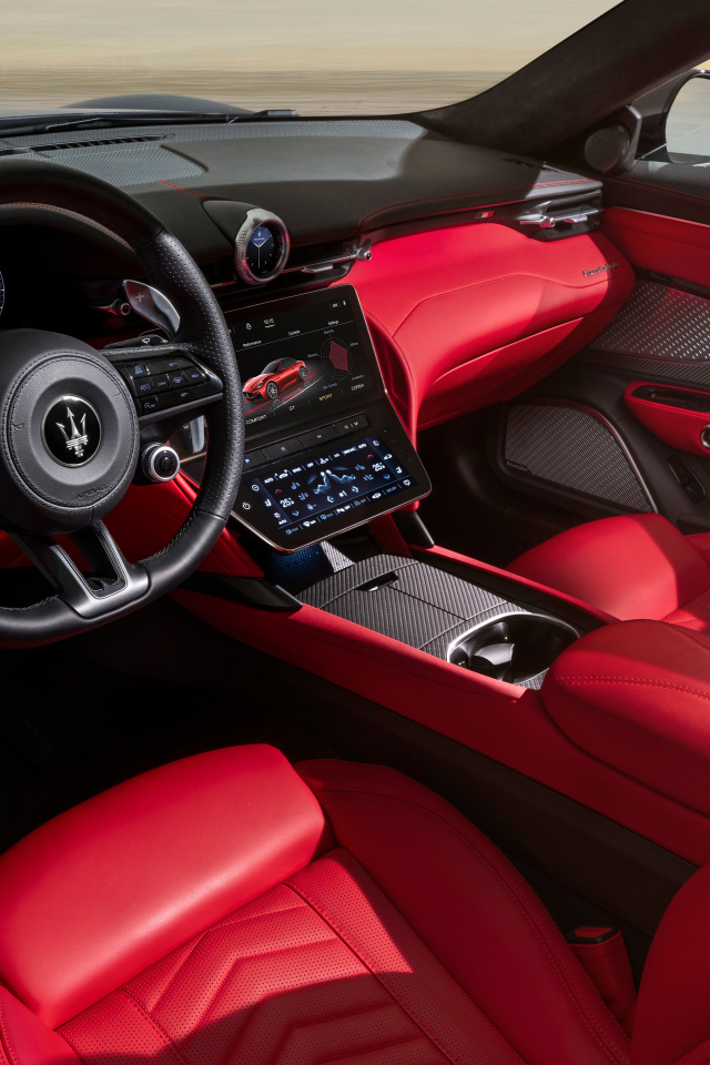 Салон автомобиля Maserati GranCabrio Trofeo 2024 года