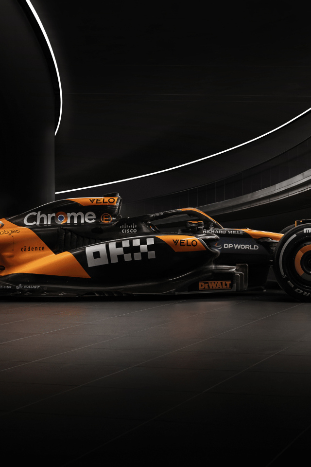 Гоночный автомобиль McLaren MCL38 2024  года вид сбоку