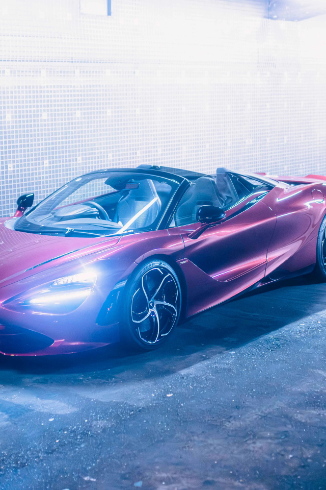 Красивый быстрый автомобиль McLaren 750S Spider