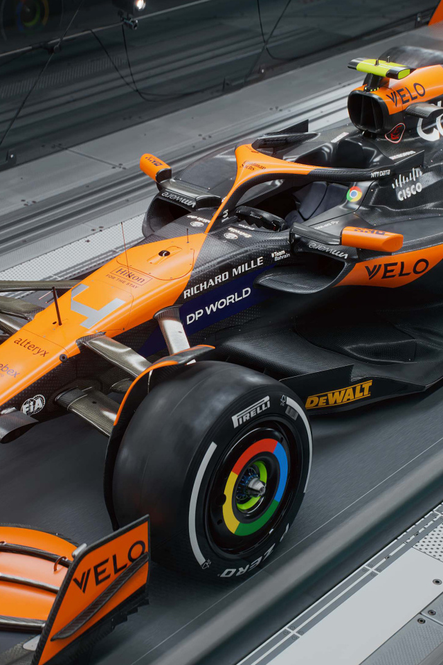 Гоночный McLaren MCL38 вид сверху