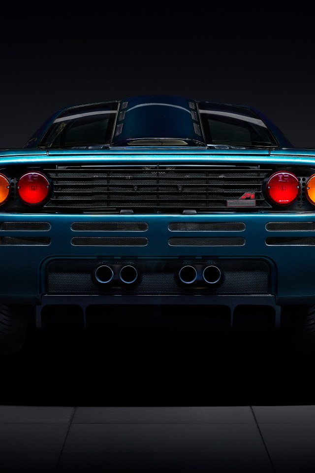 Вид сзади на автомобиль McLaren F1