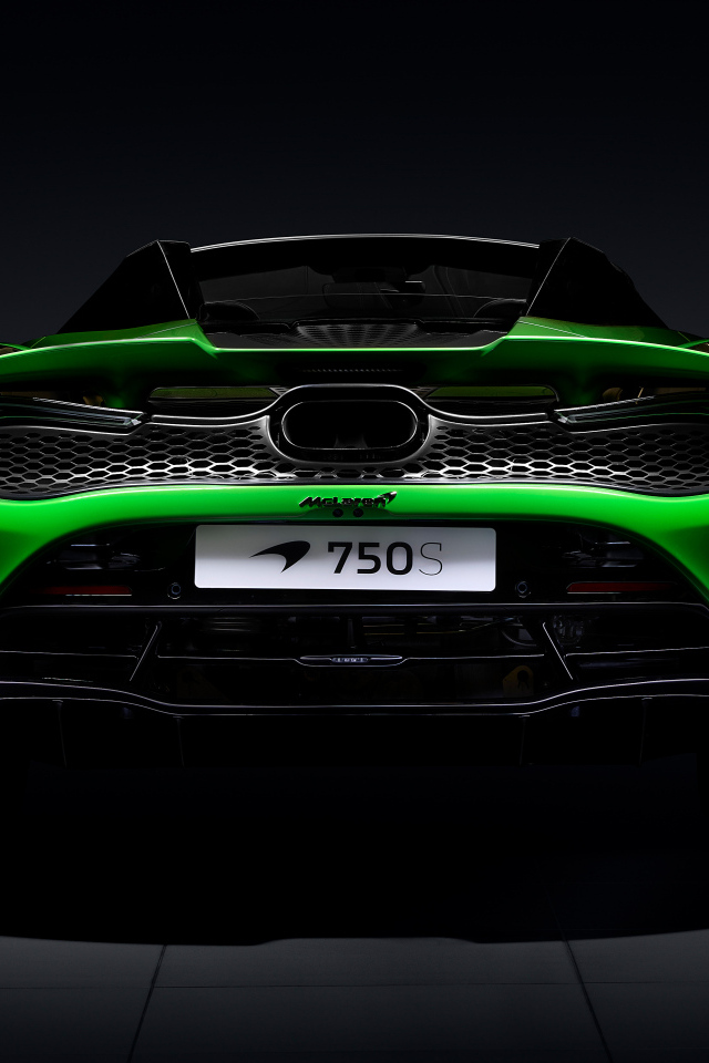 Вид сзади на зеленый автомобиль McLaren 750S