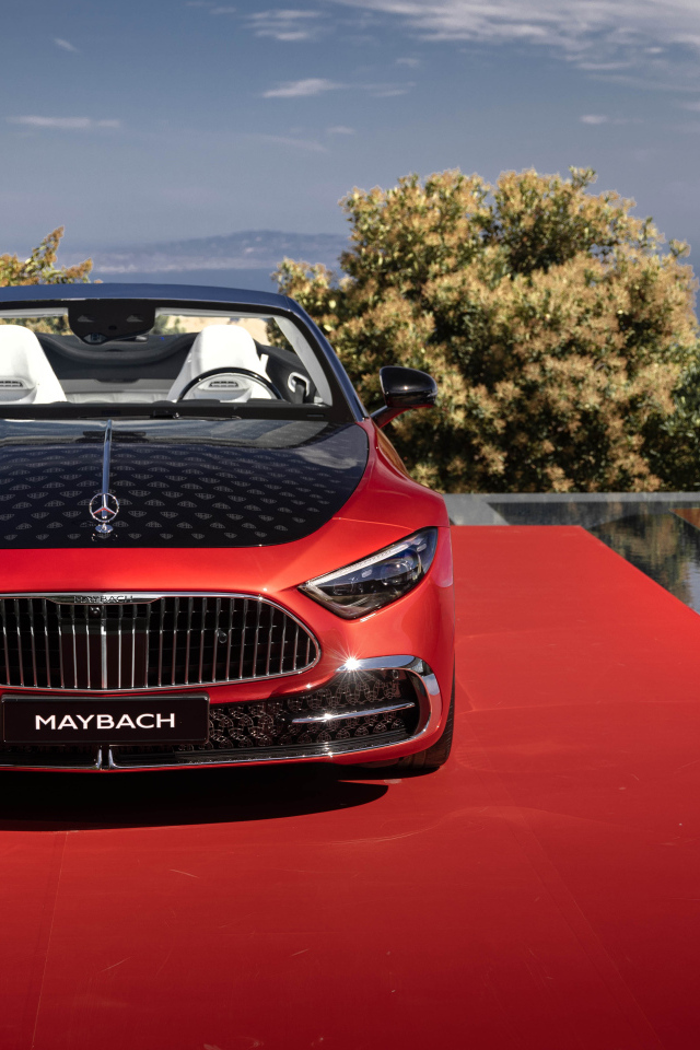 Вид спереди на автомобиль Mercedes-Maybach SL 680 Monogram Series 2024 года