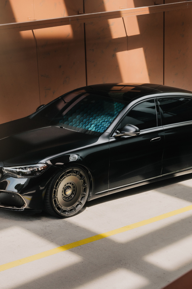 Черный Mercedes-Benz Maybach S Class S680  вид сверху