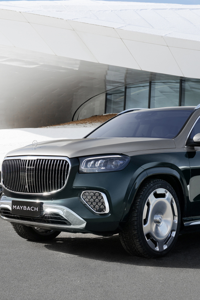 Черный автомобиль Mercedes-Maybach GLS 600 4MATIC 2024 года