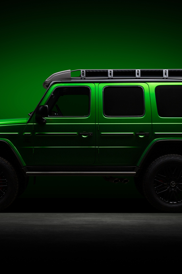 Зеленый джип Mercedes-AMG G 63 4x4