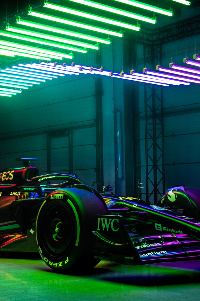 Гоночный автомобиль Mercedes-AMG F1 W14