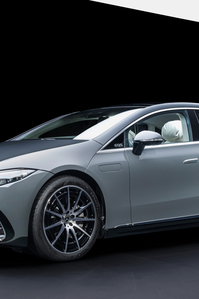 Автомобиль Mercedes-Benz EQS 580 4MATIC AMG Line 2024 года вид сбоку