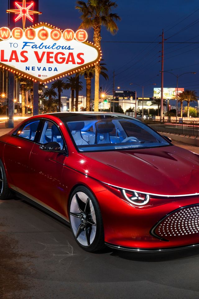 Красный автомобиль Mercedes-Benz Concept CLA Class