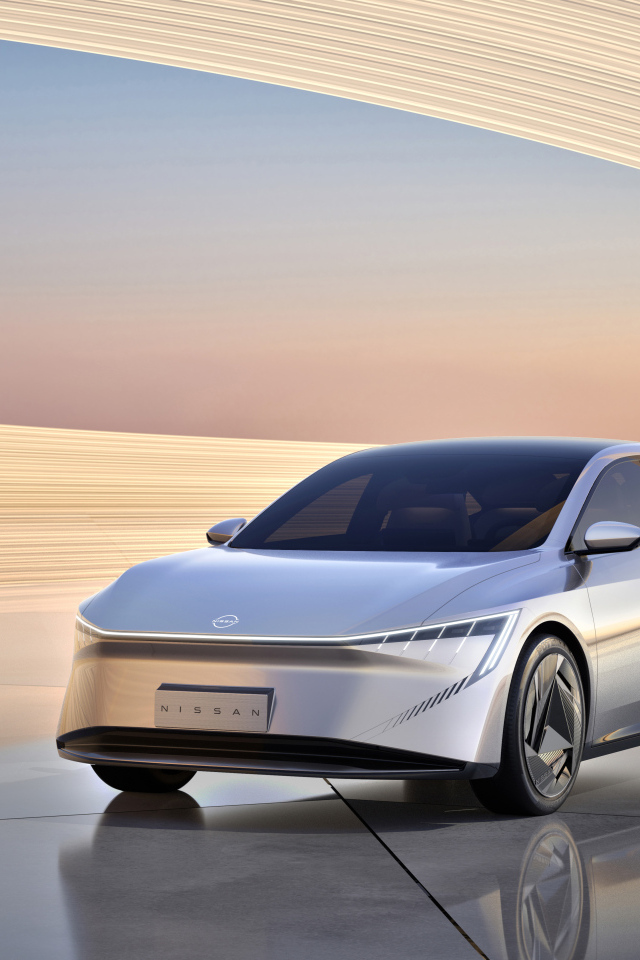 Серебристый Nissan Evo Concept 2024 года