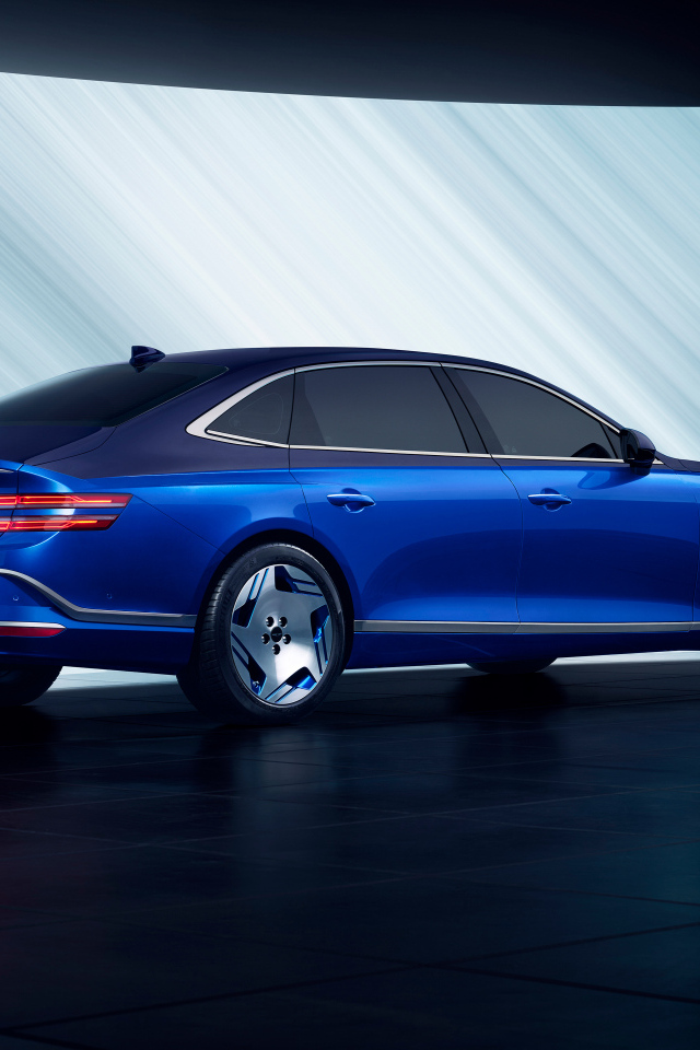 Синий автомобиль Genesis Electrified G80 2024 года вид сзади