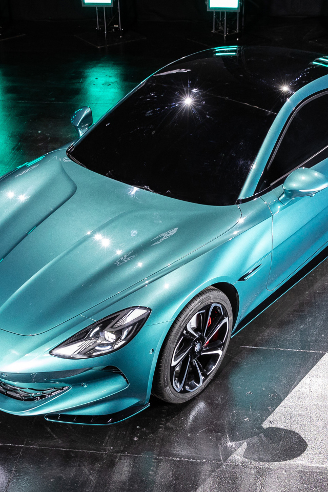 Голубой автомобиль MG Cyber GTS Concept 2024 года