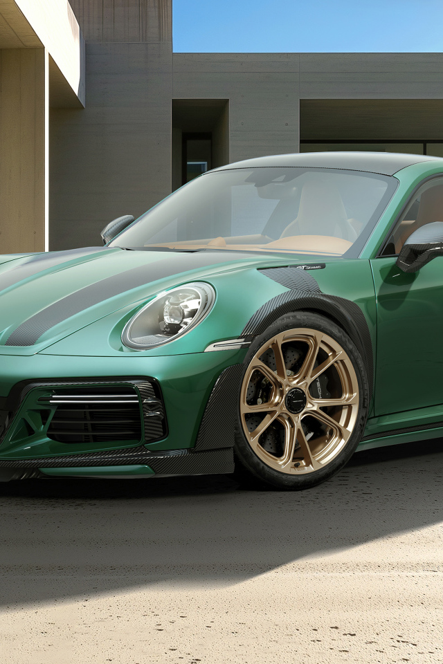 Зеленый автомобиль TechArt GTstreet R Touring