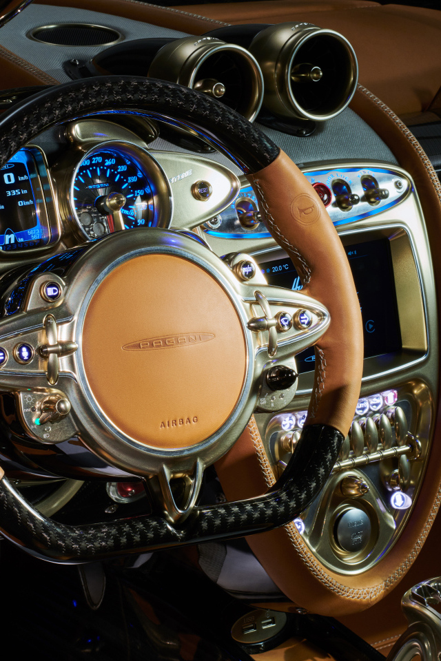 Кожаный салон автомобиля Pagani Huayra Epitome 2024 года