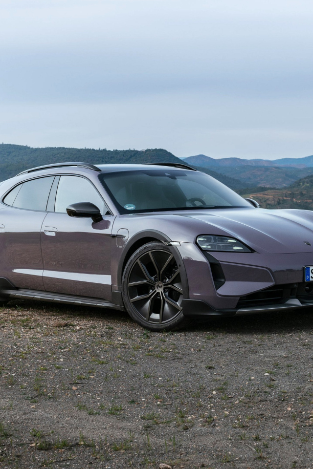 Автомобиль Porsche Taycan Turbo S Cross Turismo 2024 года