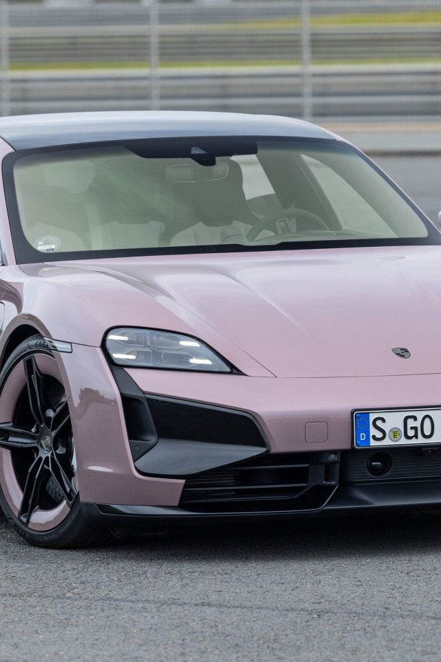 Автомобиль  Porsche Taycan Turbo Sport Turismo 2024 года