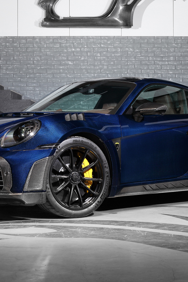 Вид спереди на TopCar Porsche 911 Turbo S Stinger GTR Stealth Edition 2024  года
