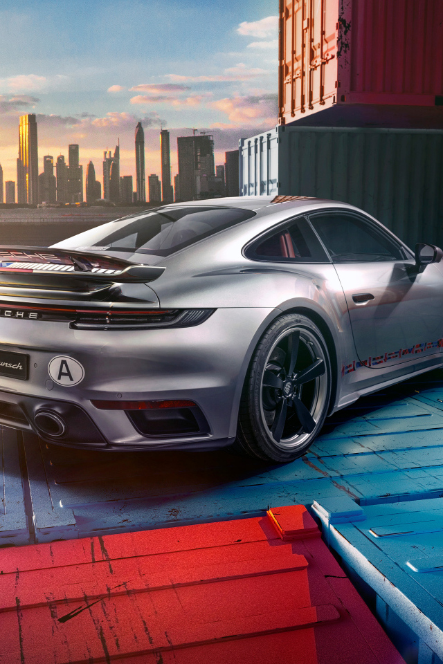 Вид сзади на автомобиль Porsche 911 Turbo Remastered By Sonderwunsch