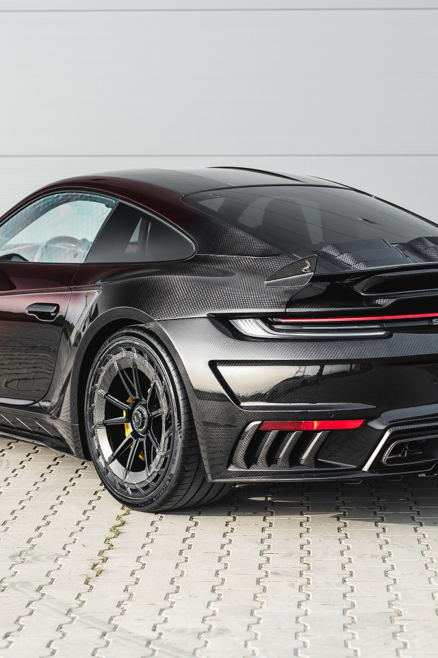 Вид сзади на автомобиль TopCar Porsche 911 Turbo S Stinger GTR Stealth Edition