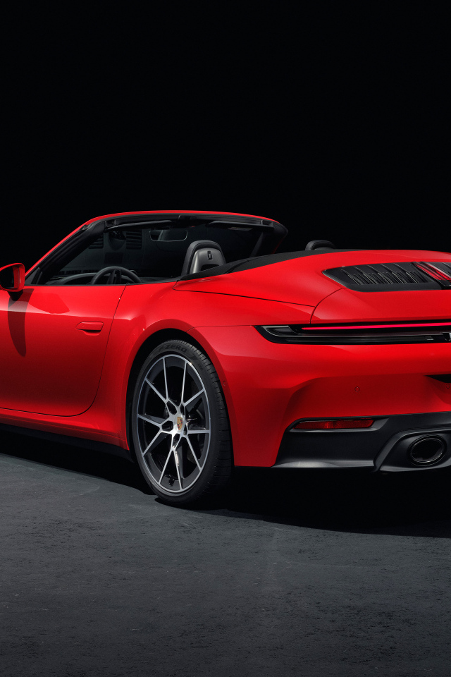 Красный  Porsche 911 Carrera Cabriolet 2024 года вид сзади