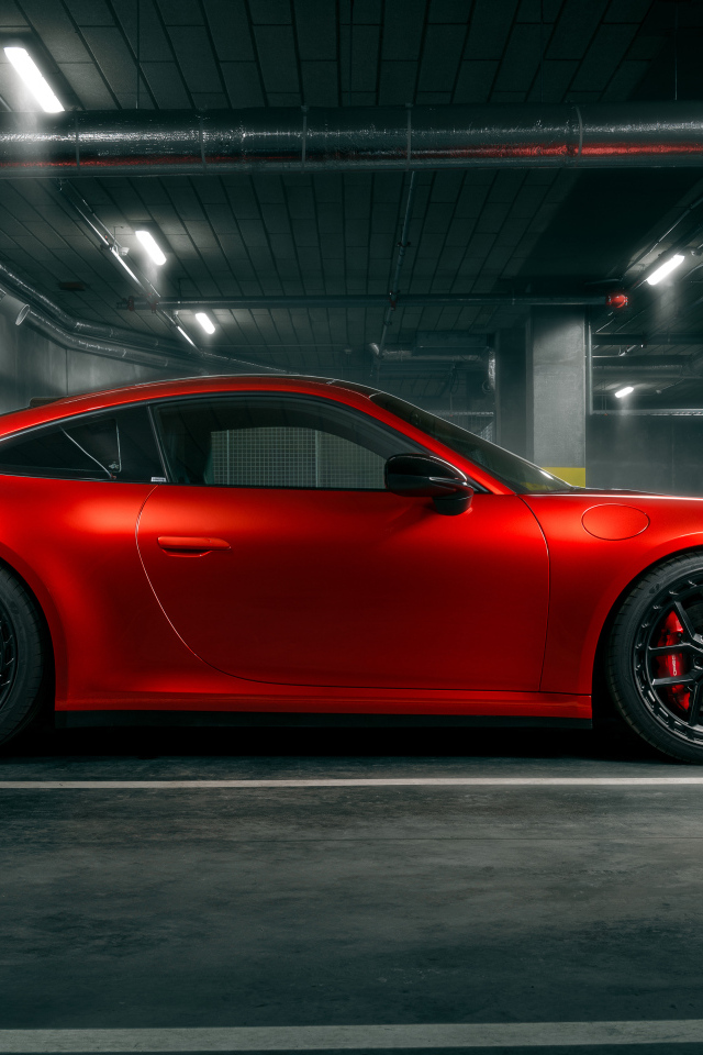 Вид сбоку на автомобиль Porsche 911 Carrera S