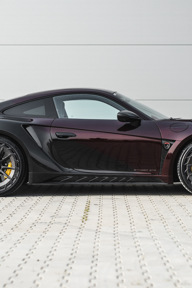 Вид сбоку на автомобиль TopCar Porsche 911 Turbo S Stinger GTR Stealth Edition