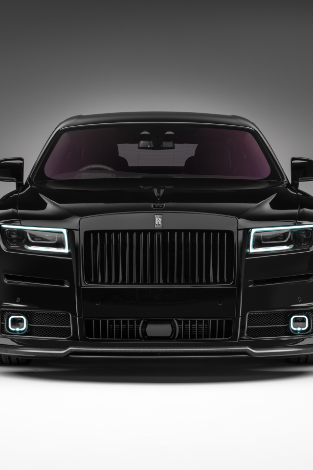 Черный автомобиль  Rolls-Royce Ghost  вид спереди