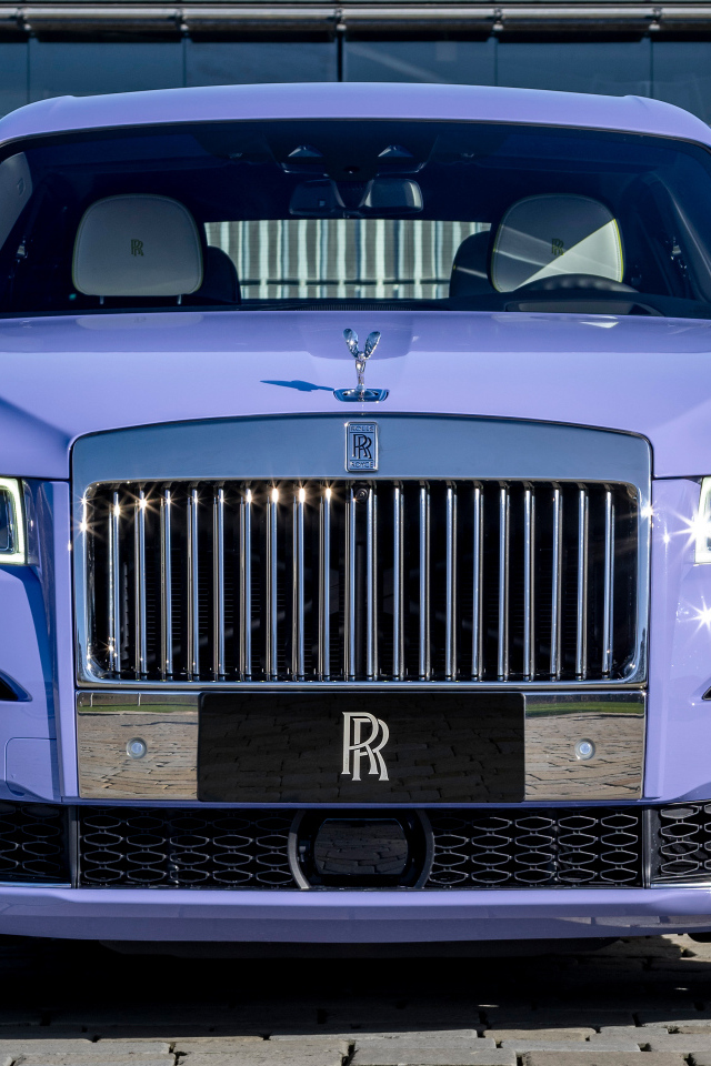 Дорогой автомобиль Rolls-Royce Ghost Extended Expressionism 2024 года вид спереди
