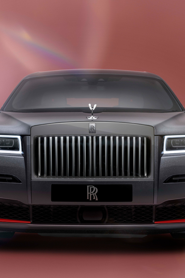 Дорогой автомобиль Rolls-Royce Ghost Prism  вид спереди