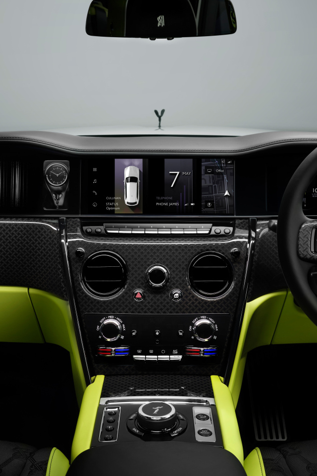 Салон автомобиля Rolls-Royce Black Badge Cullinan Series II