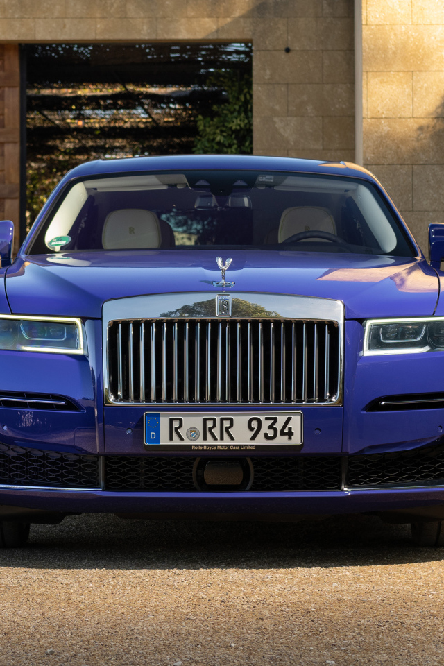 Автомобиль Rolls-Royce Ghost Tucana  вид спереди