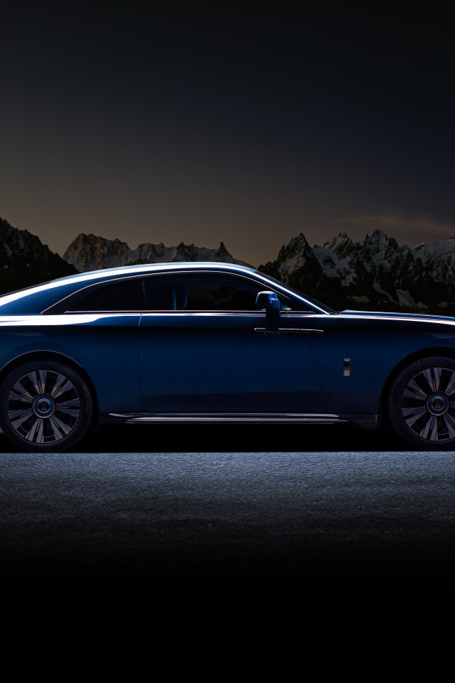 Вид сбоку на автомобиль Rolls-Royce Spectre