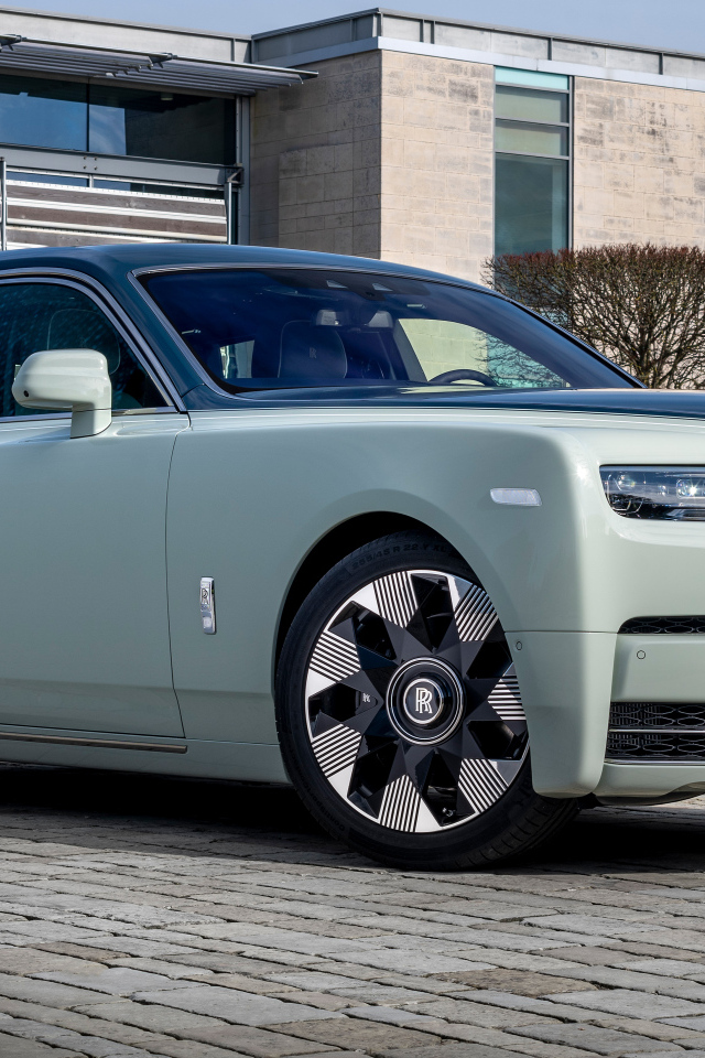 Стильный автомобиль Rolls-Royce Phantom EWB Magnetism 2024 года